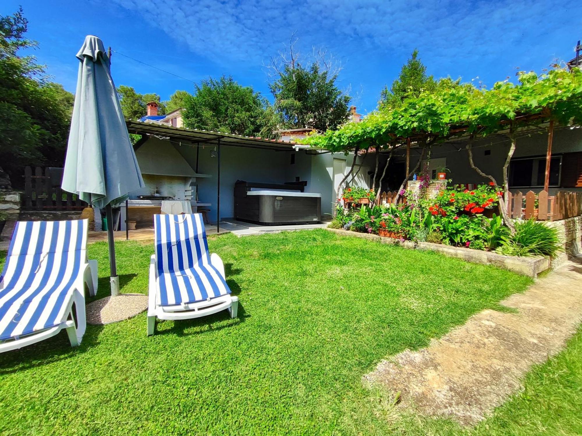 Apartments Pavao 1402 プーラ エクステリア 写真